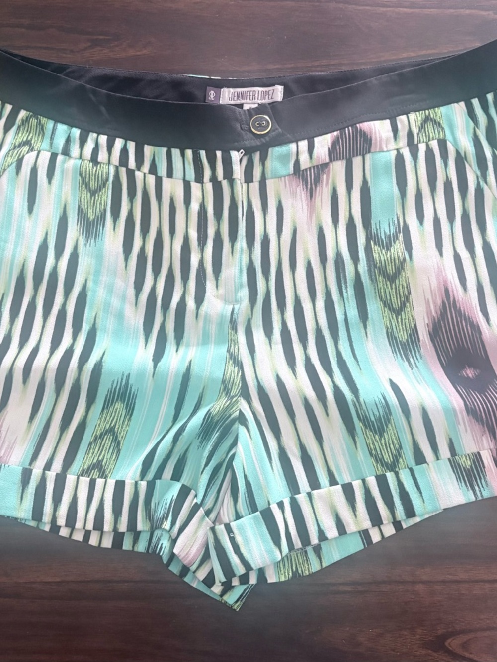 Jennifer Lopez Ikat Print Shorts Size 16 Green Blue Black Summer JLO Plus
